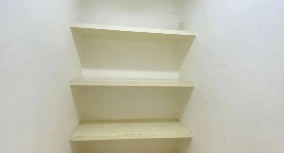 For sale 3 bedrooms condo in Watthana, Bangkok