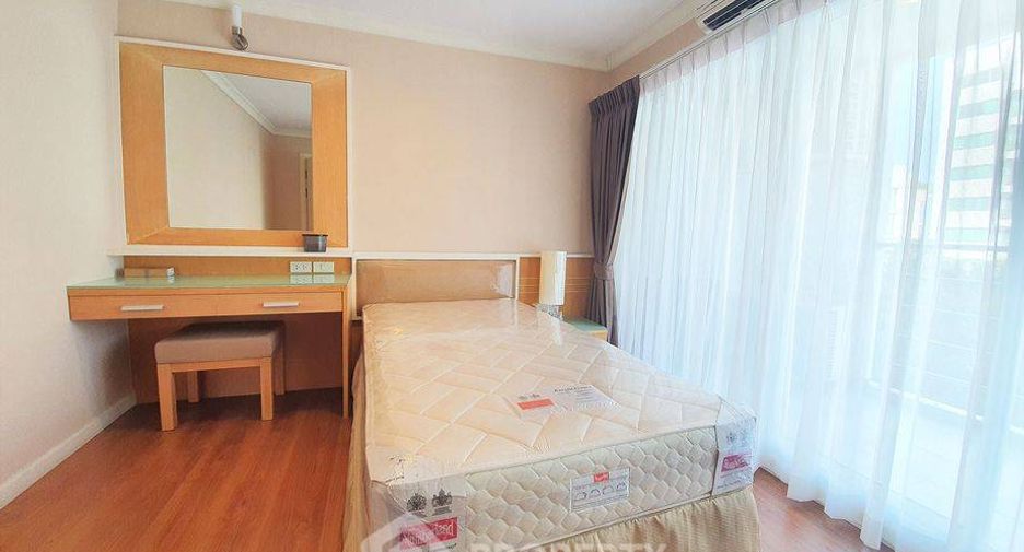 For rent 2 bedrooms condo in Watthana, Bangkok