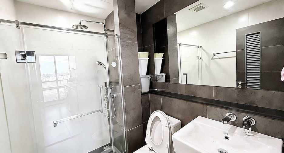 For sale 2 bedrooms condo in Bang Phlat, Bangkok