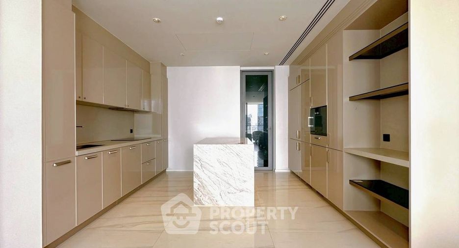 For rent 3 ベッドルーム condo in Khlong Toei, Bangkok