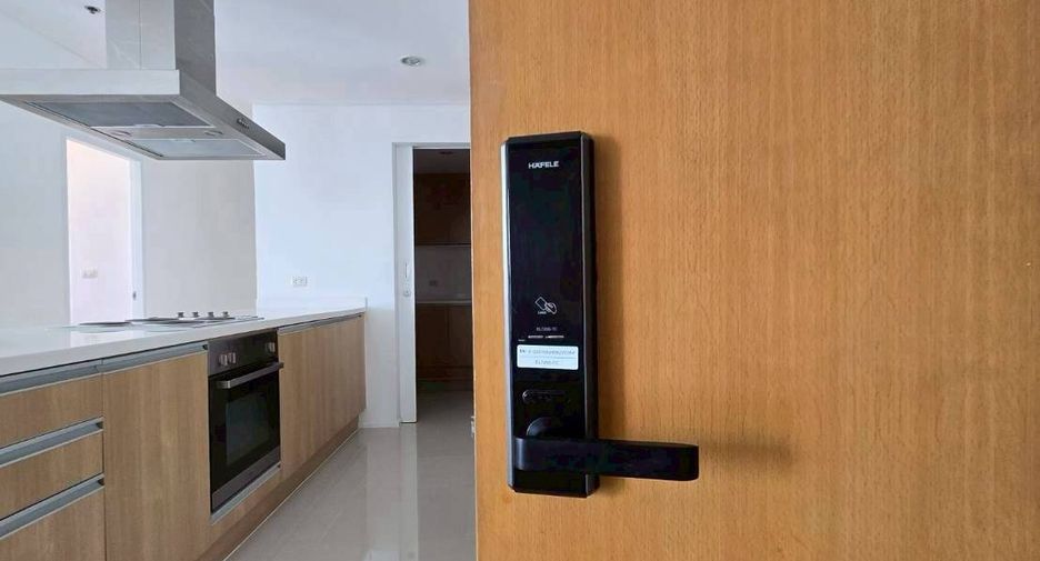 ให้เช่า 4 ห้องนอน คอนโด ใน วัฒนา, กรุงเทพฯ