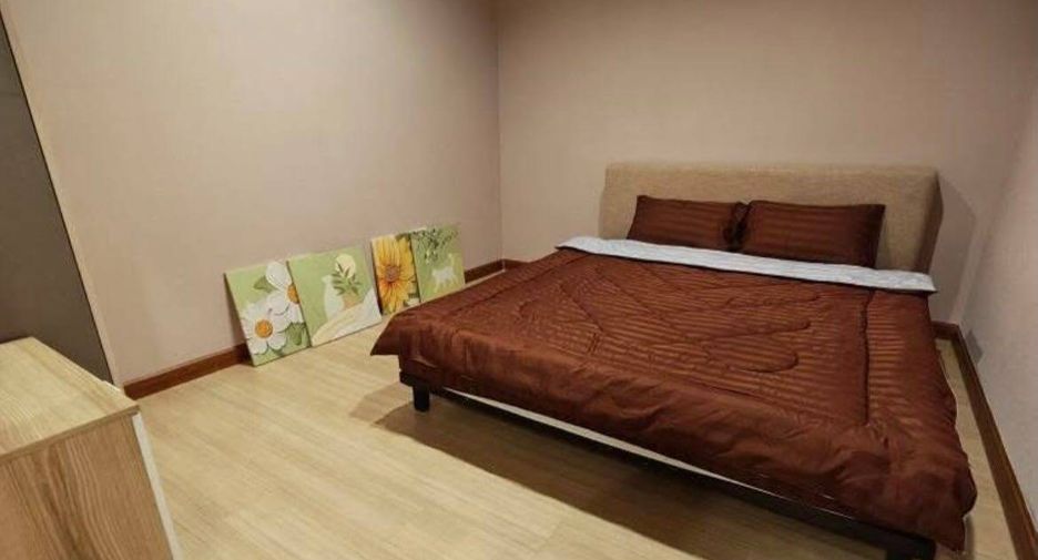 For rent 3 bedrooms condo in Sathon, Bangkok