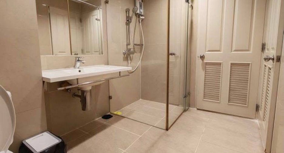 For rent 3 bedrooms condo in Sathon, Bangkok