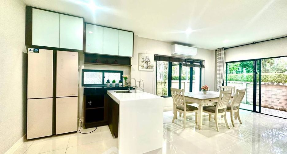 Casa en alquiler de 4 habitaciones en Bang Kapi, Bangkok