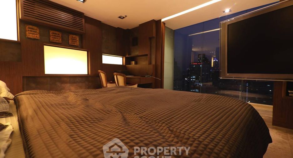 For sale 4 bedrooms condo in Watthana, Bangkok