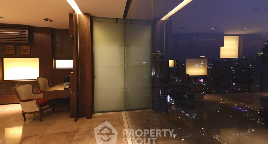 For sale 4 bedrooms condo in Watthana, Bangkok