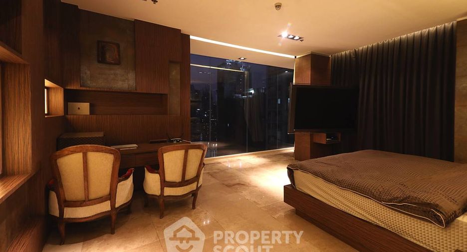 For sale 4 bedrooms condo in Watthana, Bangkok