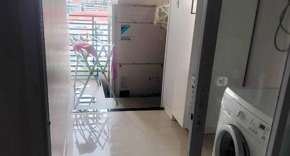 For rent そして for sale 3 ベッドルーム condo in Watthana, Bangkok