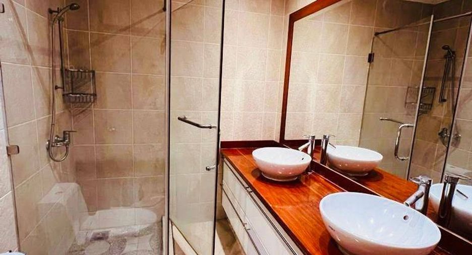 For sale 3 bedrooms condo in Pratumnak, Pattaya