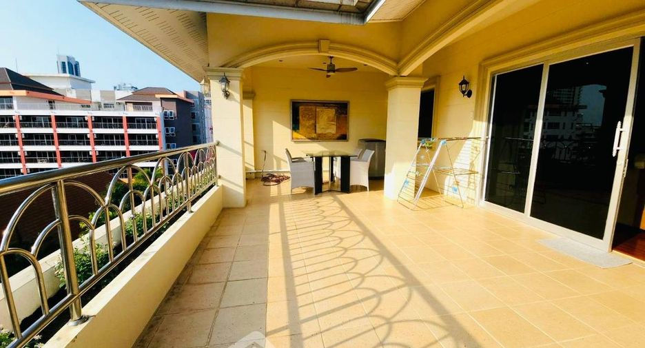 For sale 3 bedrooms condo in Pratumnak, Pattaya