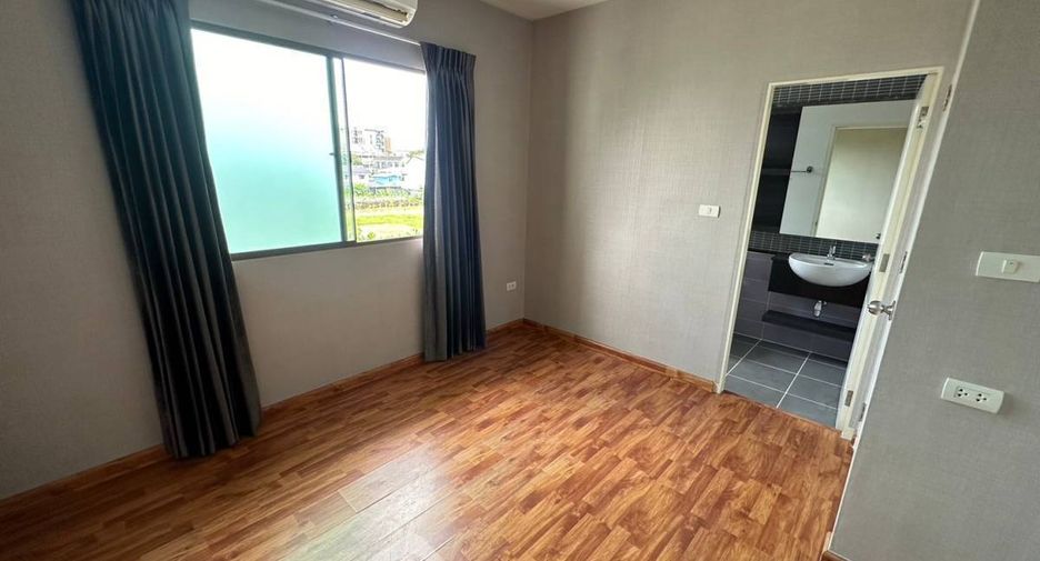 For rent そして for sale 3 ベッドルーム townhouse in Phra Khanong, Bangkok
