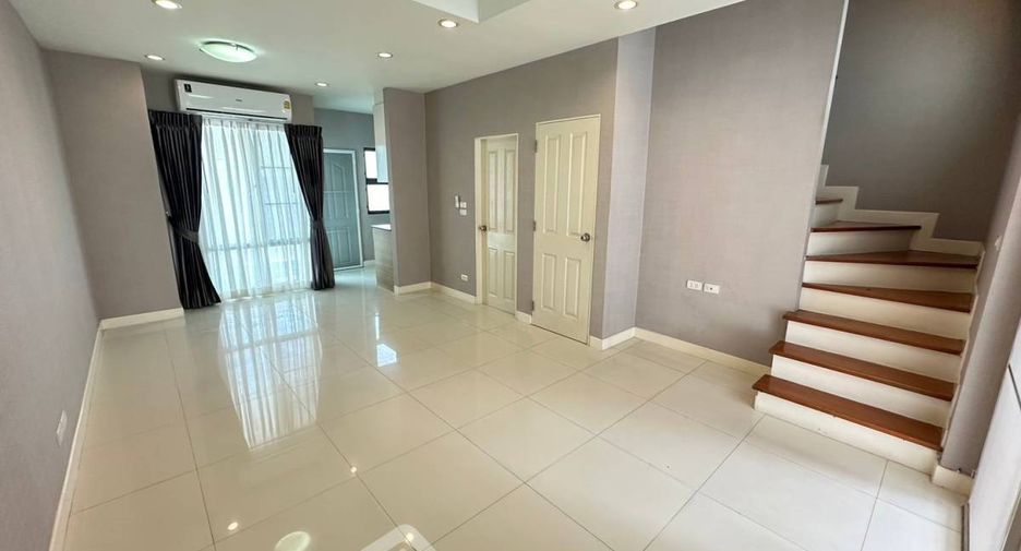 For rent そして for sale 3 ベッドルーム townhouse in Phra Khanong, Bangkok