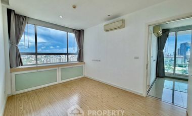 For sale 2 bedrooms condo in Huai Khwang, Bangkok