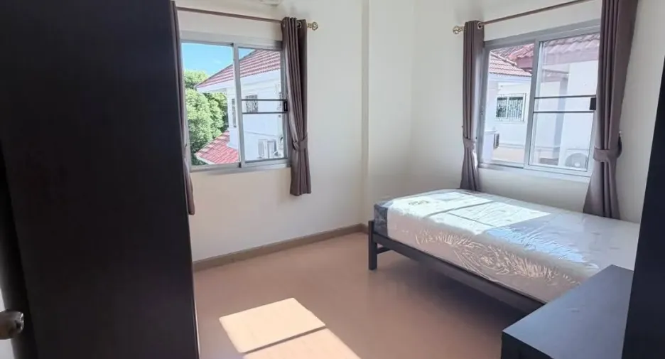 For rent 4 ベッドルーム house in San Sai, Chiang Mai