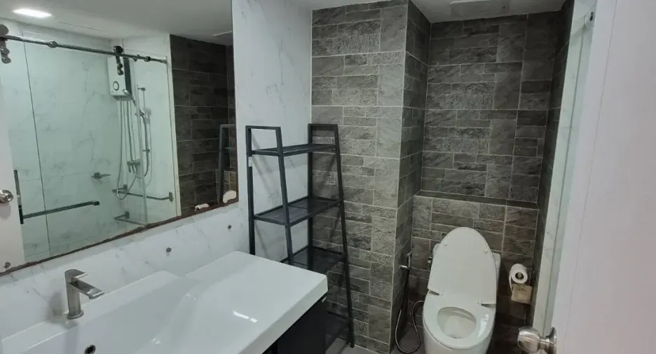 For sale 2 bedrooms condo in Phra Khanong, Bangkok