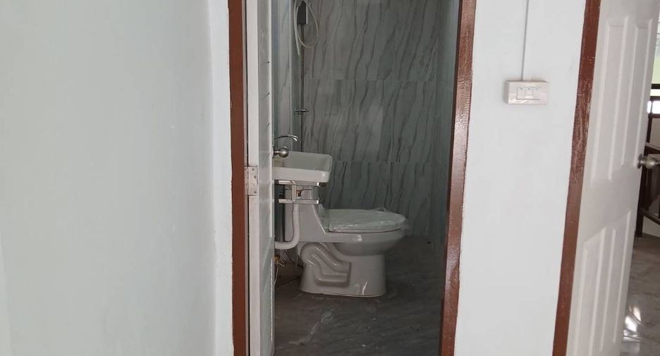 For sale 2 ベッドルーム townhouse in Cha Am, Phetchaburi