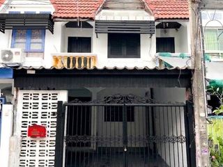 For rent 2 bedrooms house in Phra Khanong, Bangkok
