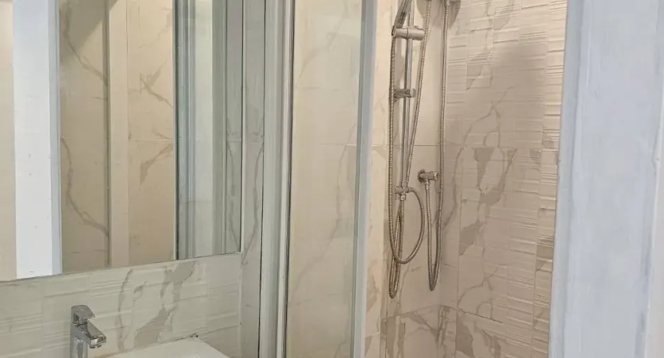 For rent 1 bed retail Space in Huai Khwang, Bangkok