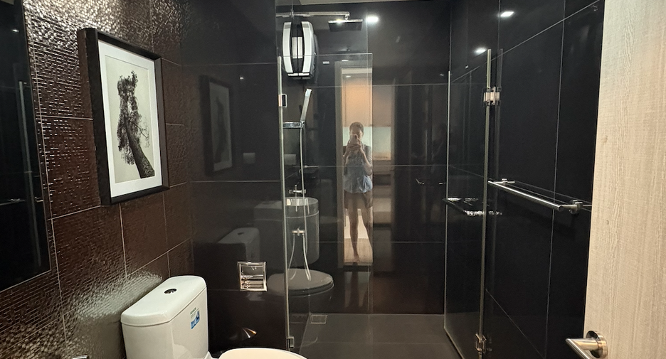 For rent 2 bedrooms condo in Khlong Toei, Bangkok
