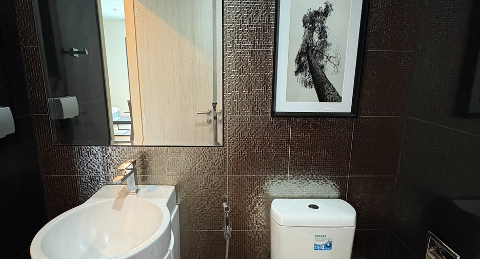 For rent 2 bedrooms condo in Khlong Toei, Bangkok