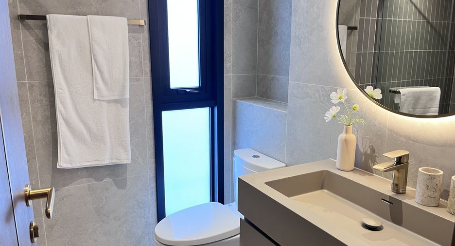 For rent 2 bedrooms condo in Khlong Toei, Bangkok