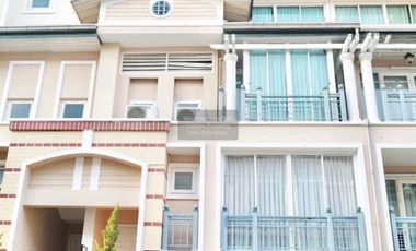 For sale 4 bedrooms townhouse in Lat Phrao, Bangkok