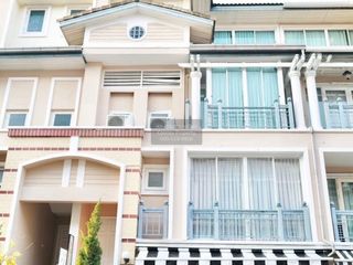 For sale 4 bedrooms townhouse in Lat Phrao, Bangkok