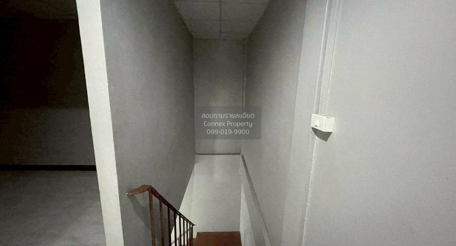 For sale 4 bedrooms townhouse in Lat Phrao, Bangkok