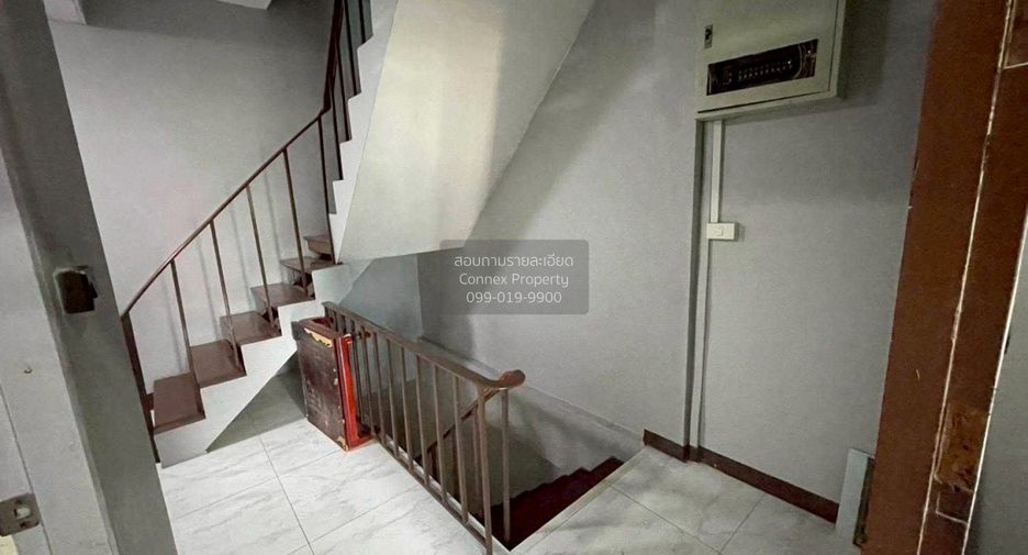 For sale 4 bedrooms townhouse in Lat Phrao, Bangkok
