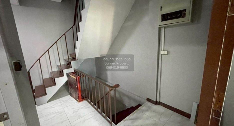For sale 4 bedrooms townhouse in Lat Phrao, Bangkok