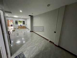 For sale 4 bedrooms townhouse in Lat Phrao, Bangkok
