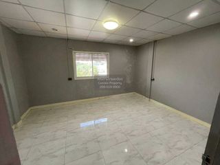 For sale 4 bedrooms townhouse in Lat Phrao, Bangkok
