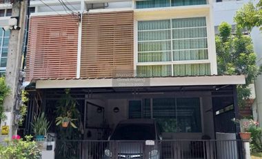 Casa adosada en venta de 3 habitaciones en Chom Thong, Bangkok