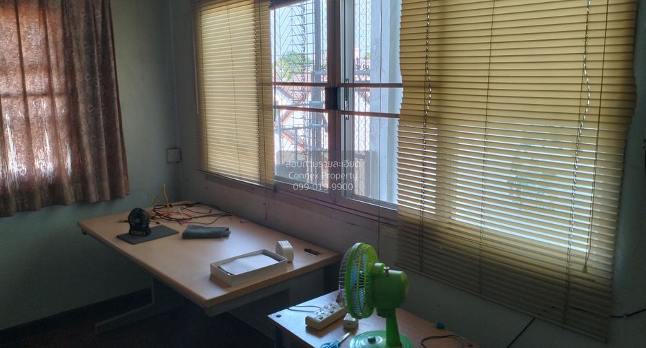 For sale 4 bedrooms townhouse in Wang Thonglang, Bangkok