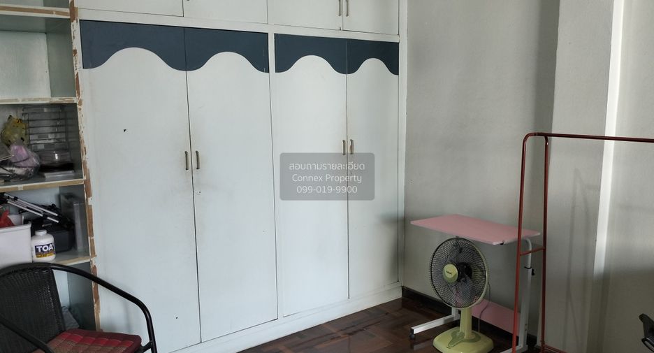 For sale 4 bedrooms townhouse in Wang Thonglang, Bangkok