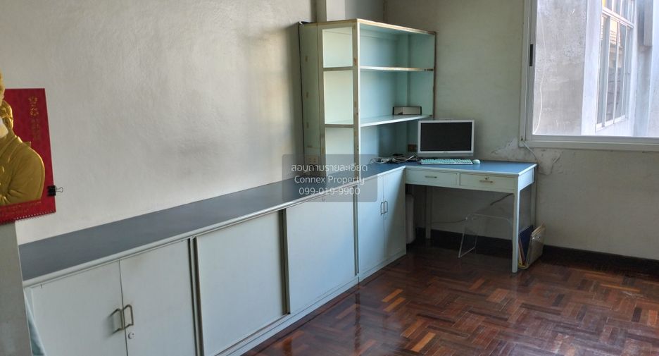 For sale 4 bedrooms townhouse in Wang Thonglang, Bangkok
