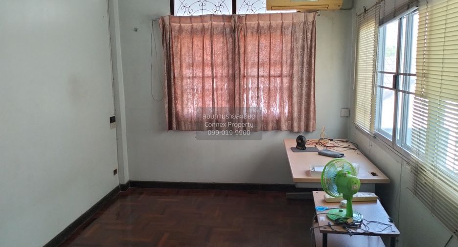 For sale 4 bedrooms townhouse in Wang Thonglang, Bangkok