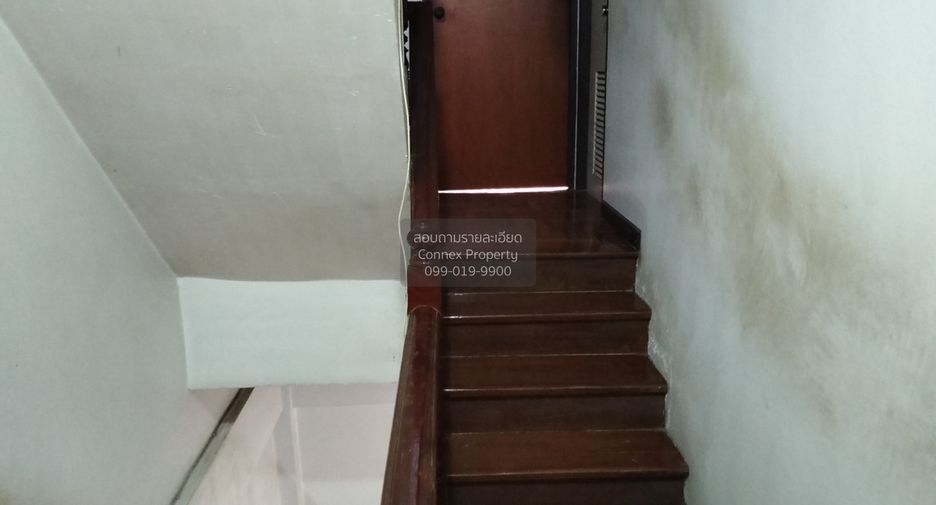 For sale 4 bedrooms townhouse in Wang Thonglang, Bangkok