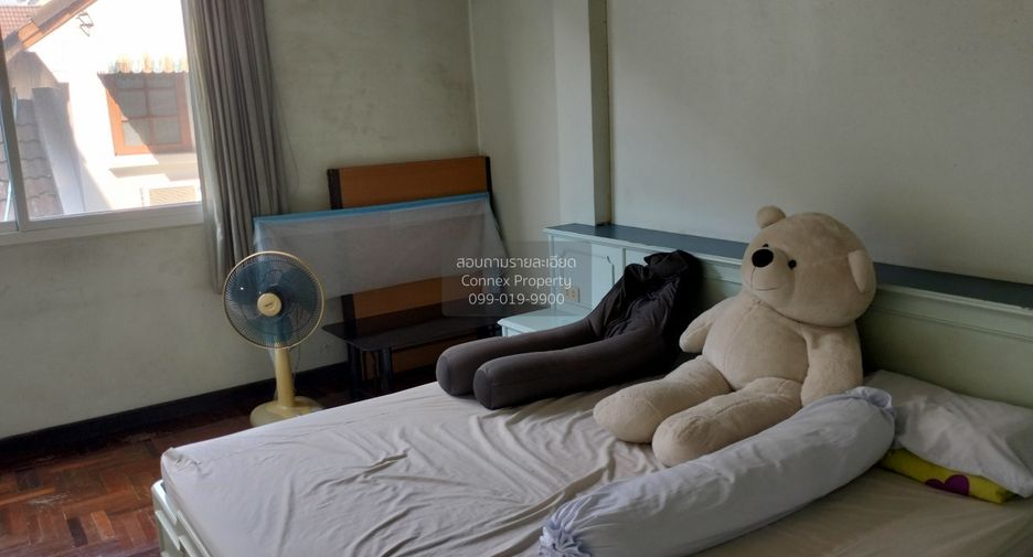 For sale 4 bedrooms townhouse in Wang Thonglang, Bangkok