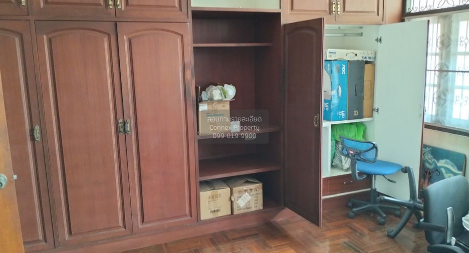 For sale 4 bedrooms townhouse in Wang Thonglang, Bangkok