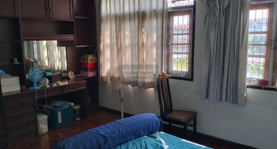 For sale 4 bedrooms townhouse in Wang Thonglang, Bangkok