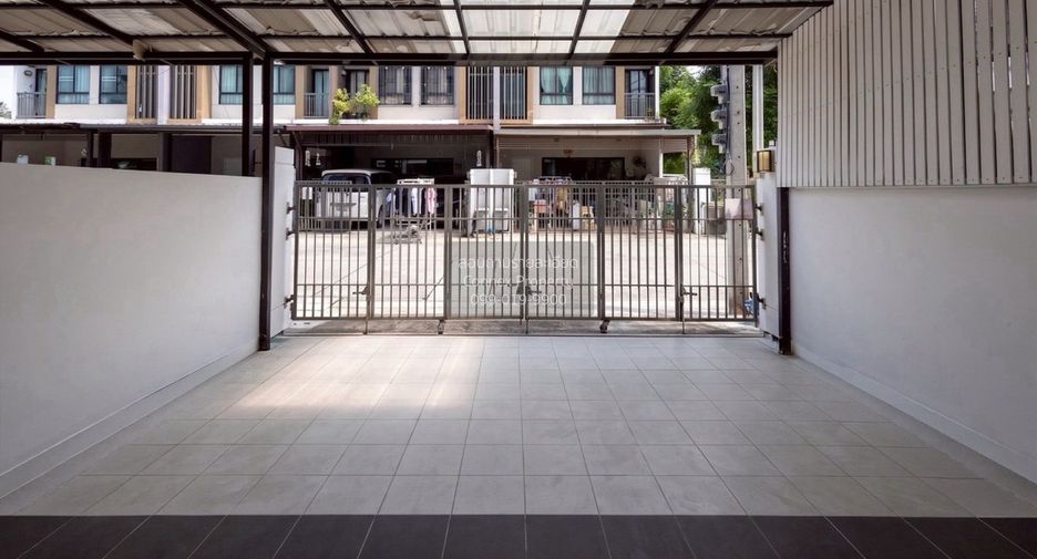 For sale 3 ベッドルーム townhouse in Lak Si, Bangkok