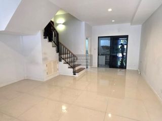 Reihenhaus zum Kauf mit 3 Zimmer in Suan Luang, Bangkok