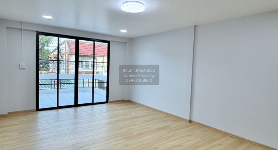 À vendre 3 chambres maison de ville à Mueang Nonthaburi, Nonthaburi