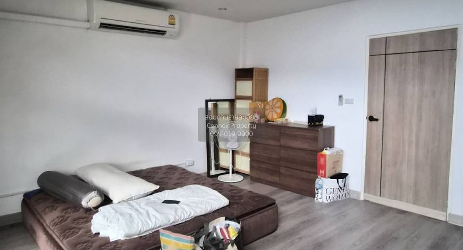 For sale 3 bedrooms townhouse in Wang Thonglang, Bangkok
