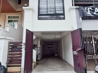 For sale 3 bedrooms townhouse in Wang Thonglang, Bangkok