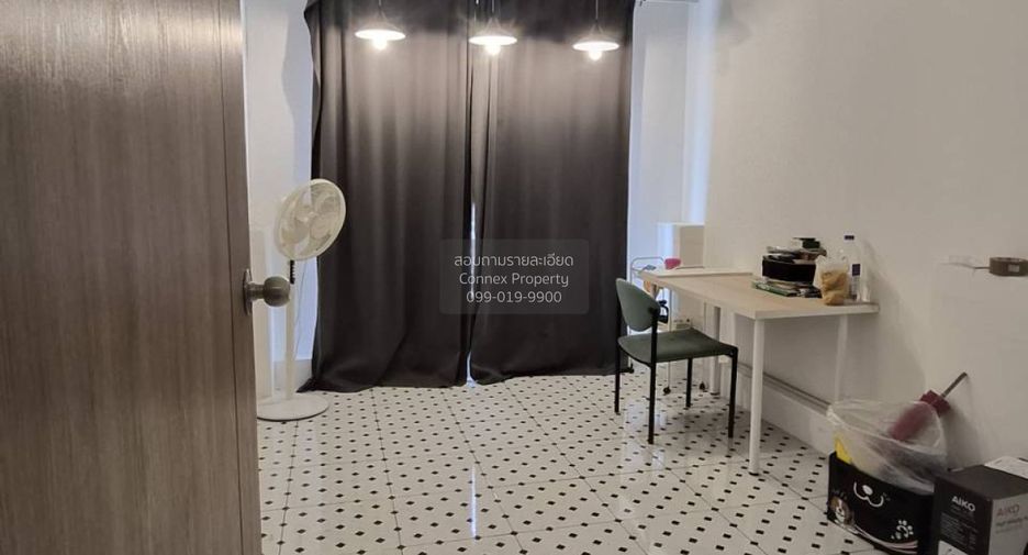For sale 3 bedrooms townhouse in Wang Thonglang, Bangkok