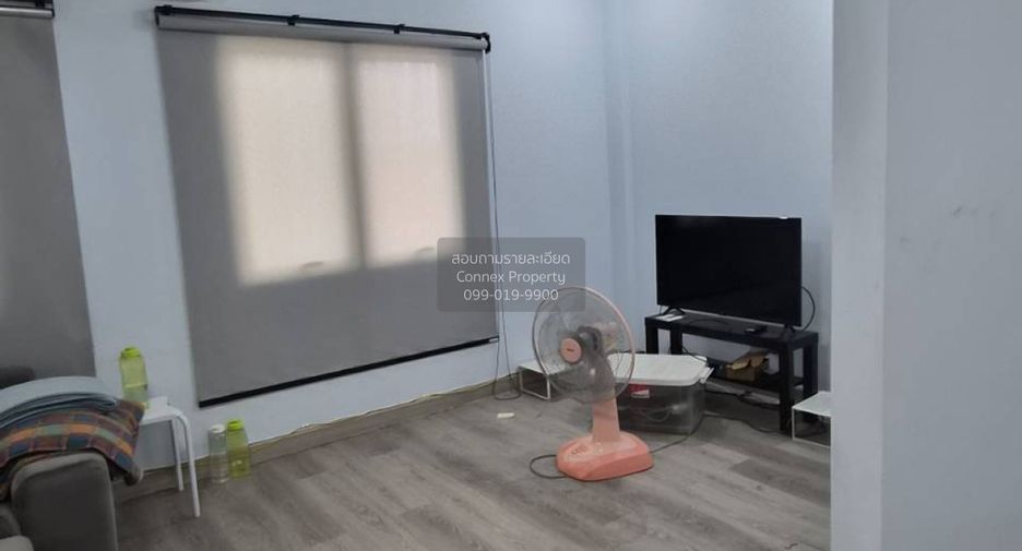 For sale 3 bedrooms townhouse in Wang Thonglang, Bangkok