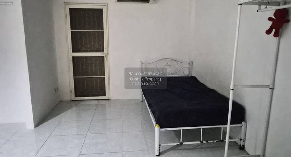 For sale 3 bedrooms townhouse in Wang Thonglang, Bangkok