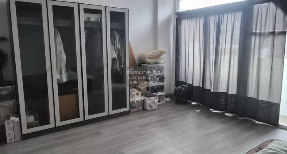 For sale 3 bedrooms townhouse in Wang Thonglang, Bangkok